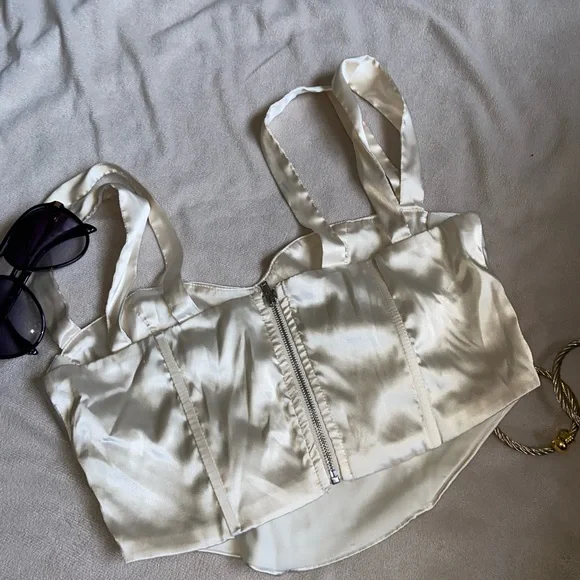 ⭐️ Shiny Crop Top ⭐️ - Picture 4 of 5